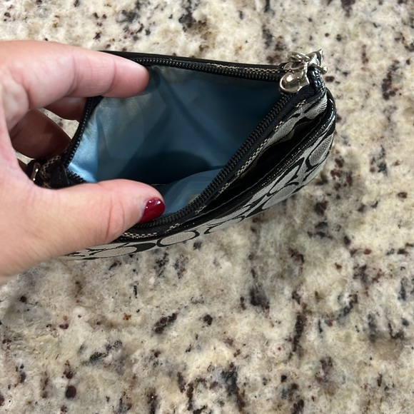 ✨SOLD✨Coach wristlet - Picture 2 of 4